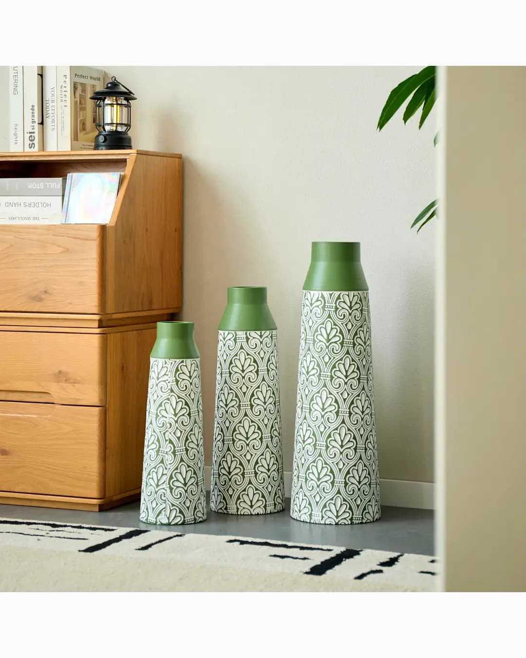 Metal Vase (DHK-2004)