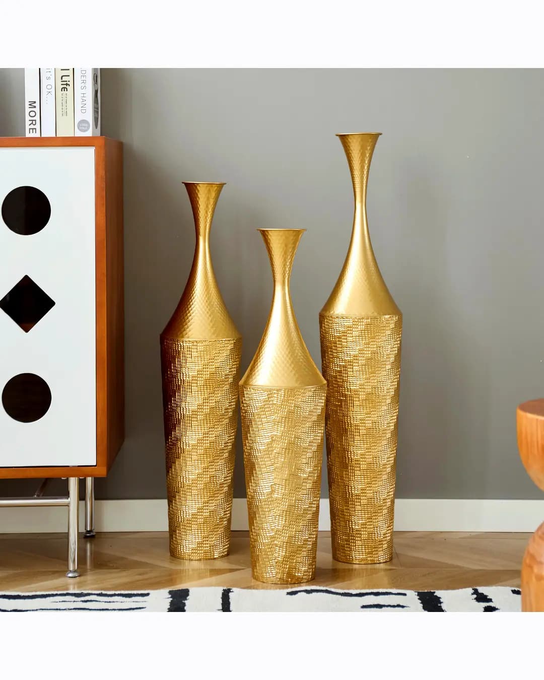 Metal Vase (DHK-2025)