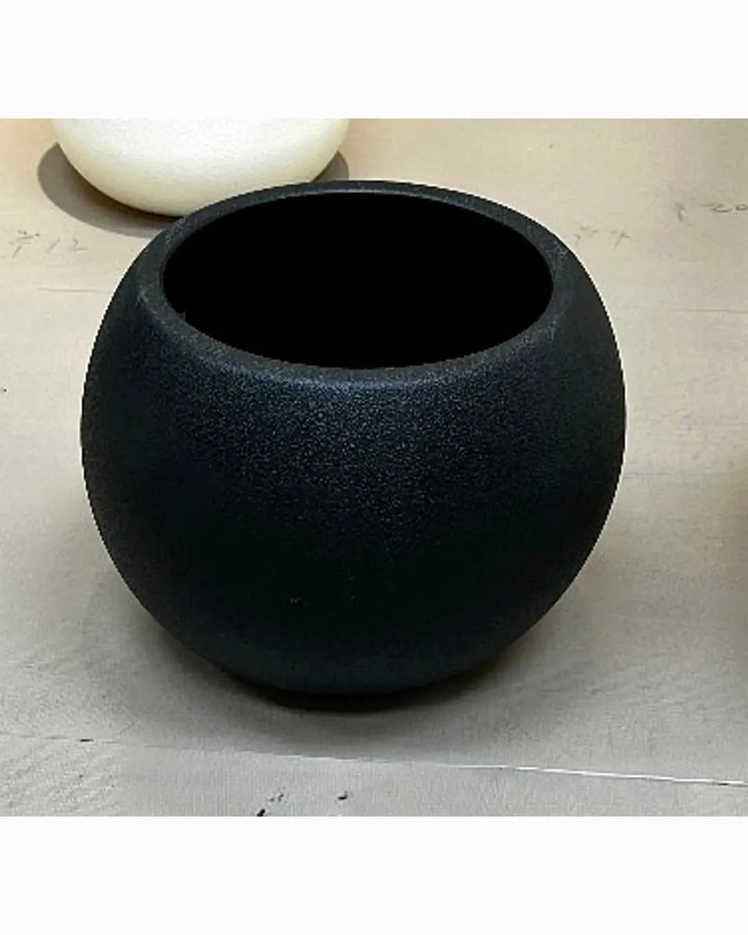 Round Planter - Black