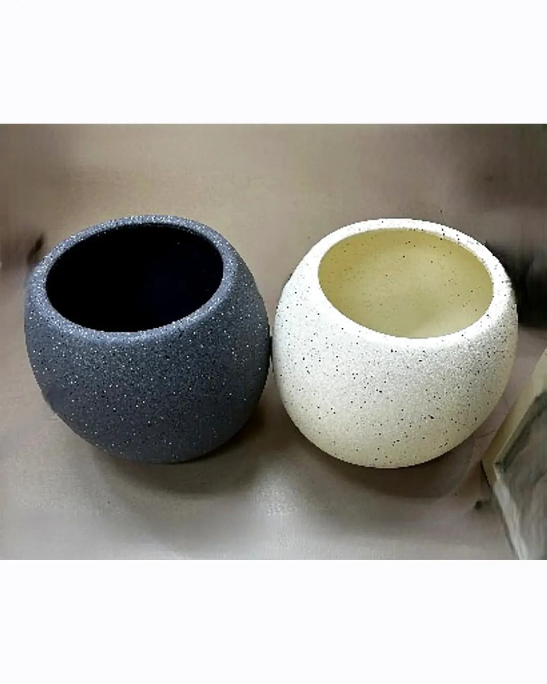 Round Planter - 2 Colours
