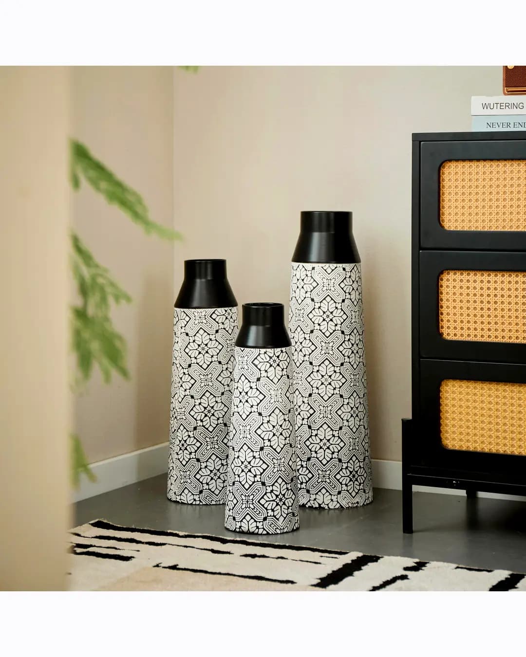 Metal Vase (DHK-2002)