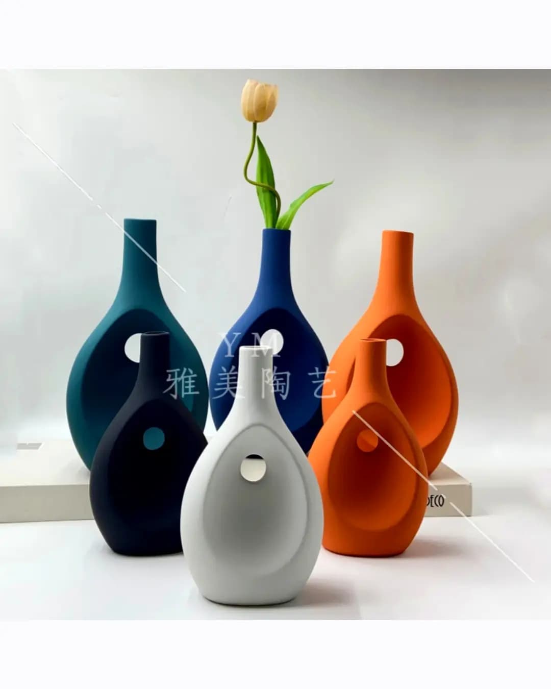 Ceramic Vase (DHK-1717)